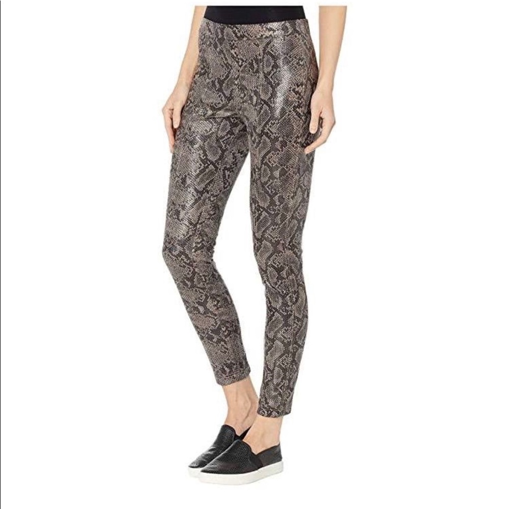 Blank NYC snakeskin pull on leggings size 25